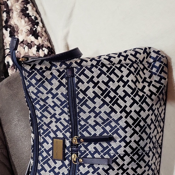 Tommy Hilfiger Purse - Picture 4 of 14